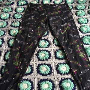 Good used condition Lularoe TC feather leggings